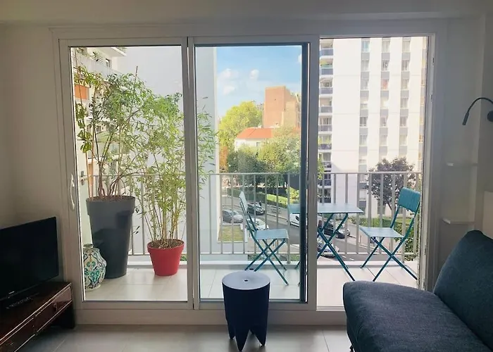 Cozy With Terrace