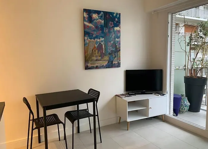 Cozy With Terrace Апартаменты *