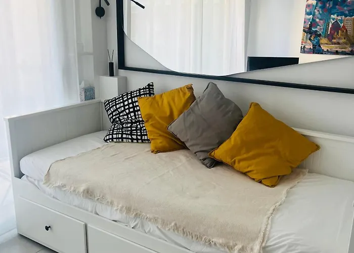 Cozy With Terrace *